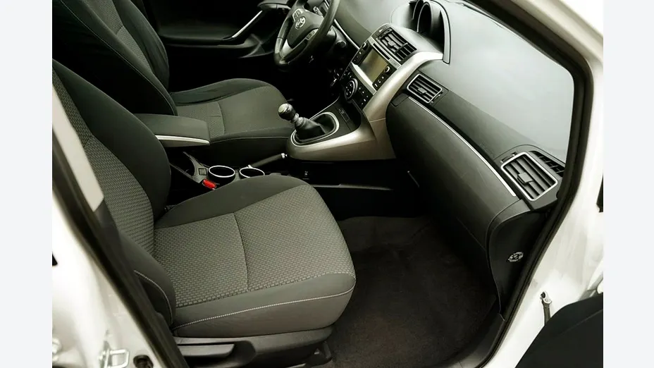 TOYOTA Verso -