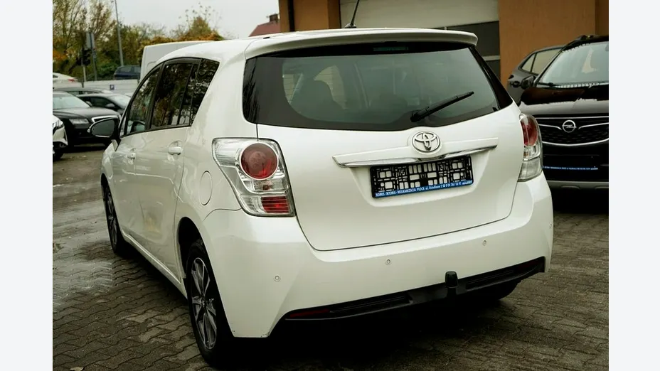 TOYOTA Verso -