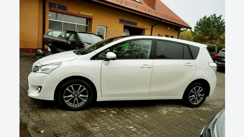 TOYOTA Verso -