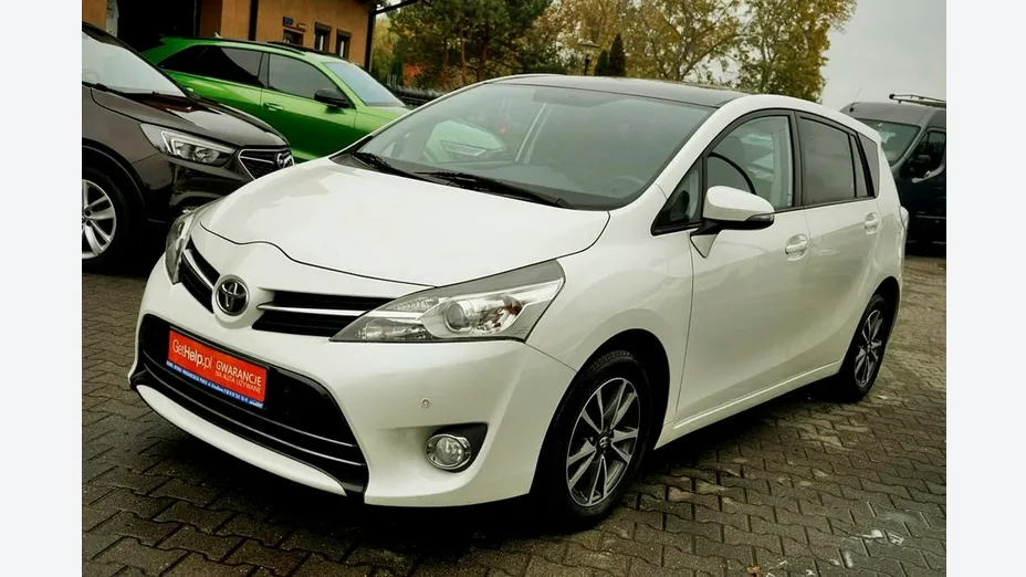 TOYOTA Verso -