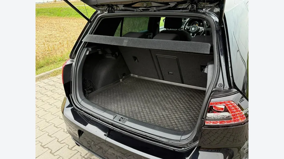 VOLKSWAGEN Golf -
