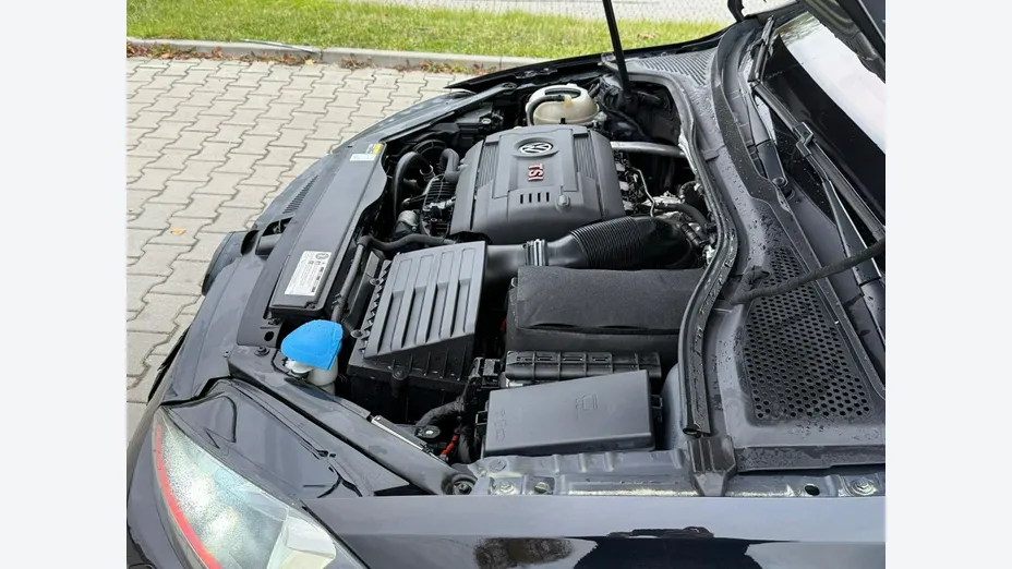VOLKSWAGEN Golf -