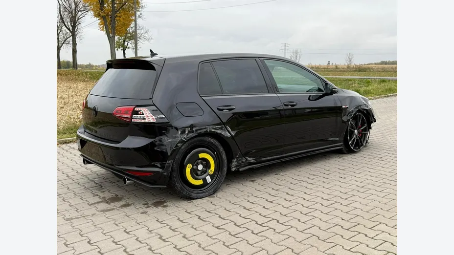 VOLKSWAGEN Golf -
