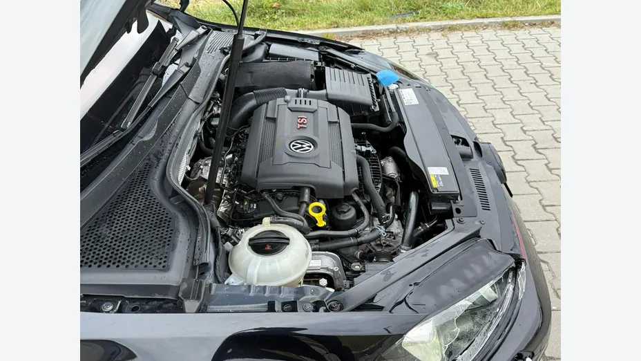 VOLKSWAGEN Golf -