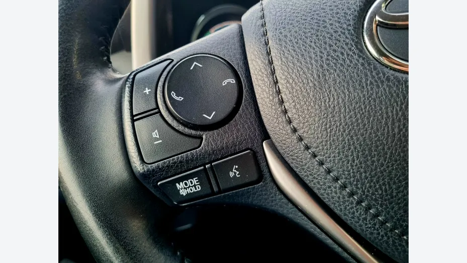 TOYOTA RAV4 -