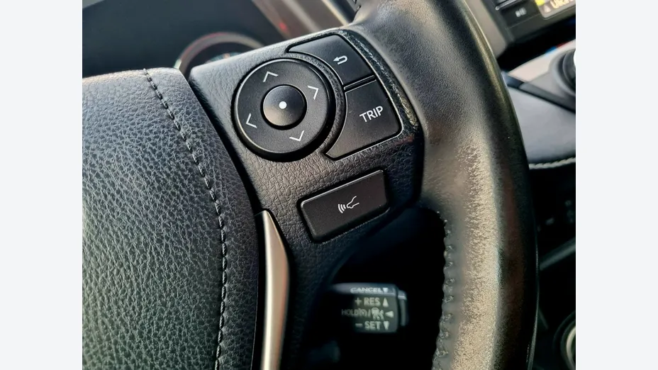 TOYOTA RAV4 -