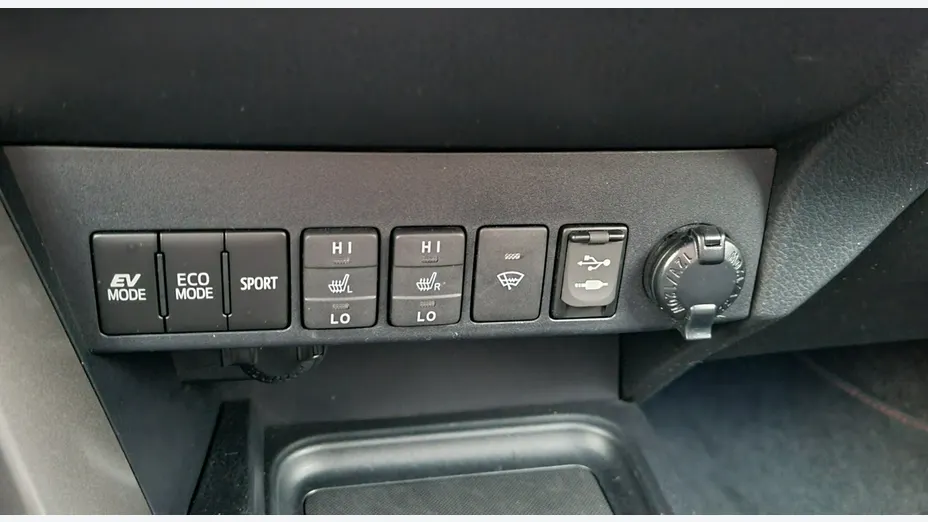 TOYOTA RAV4 -