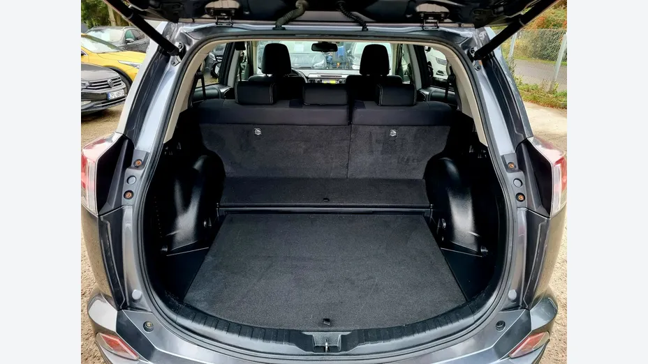 TOYOTA RAV4 -