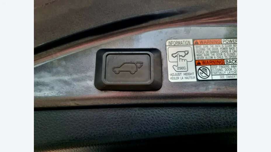 TOYOTA RAV4 -