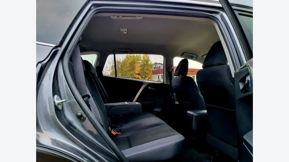 TOYOTA RAV4 -
