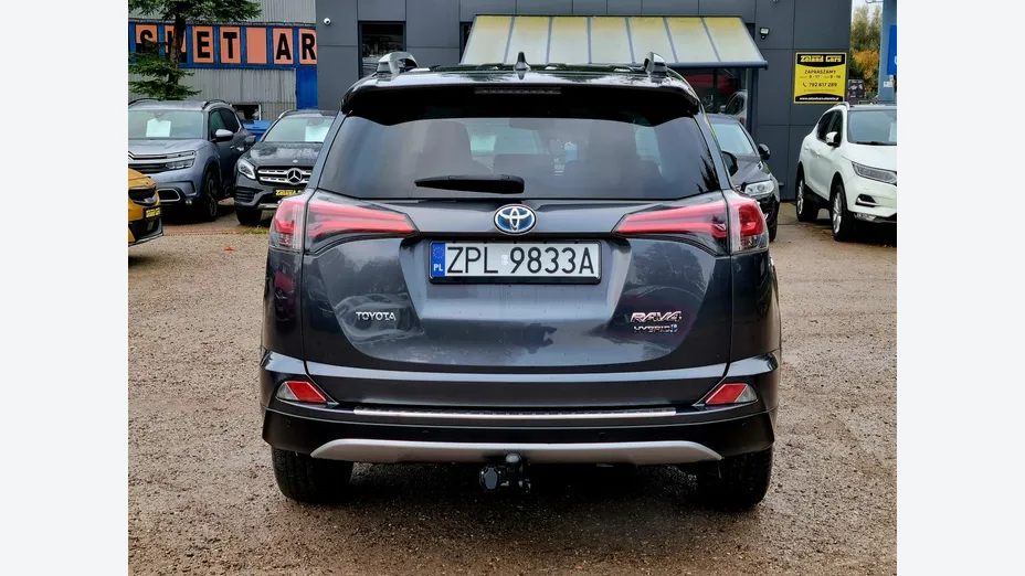 TOYOTA RAV4 -