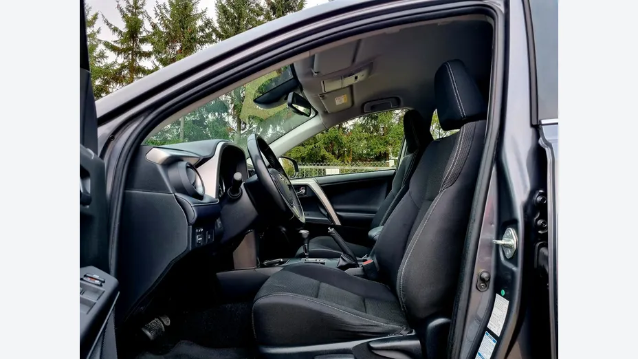 TOYOTA RAV4 -