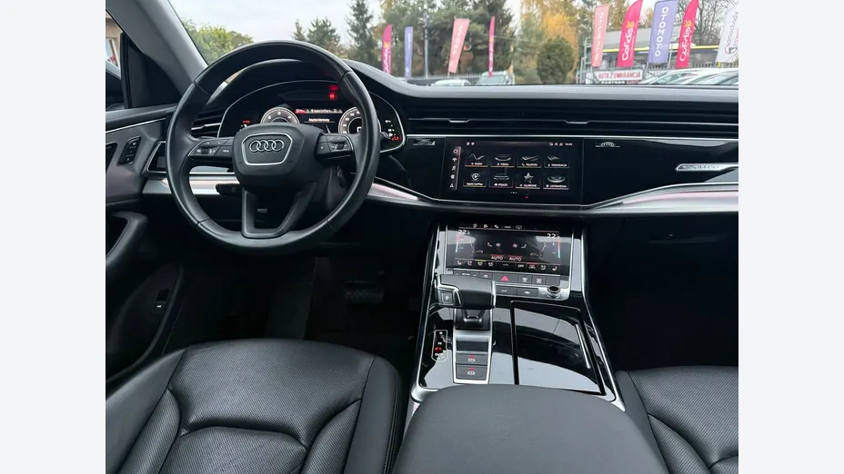 AUDI Q8 -