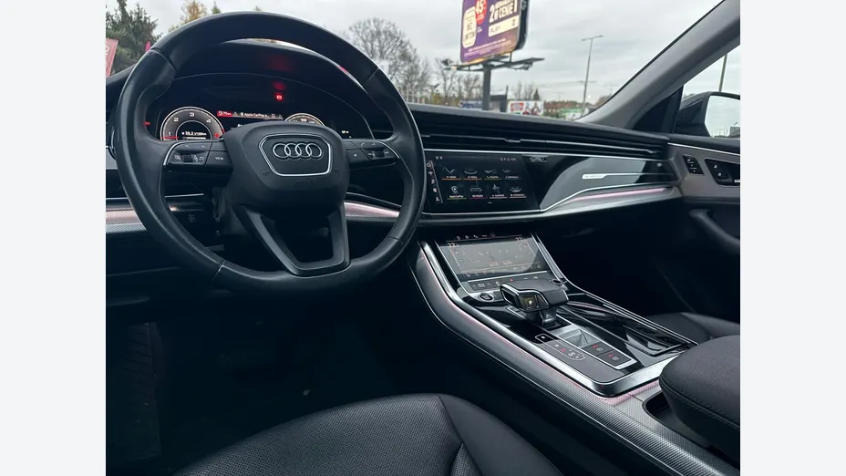 AUDI Q8 -