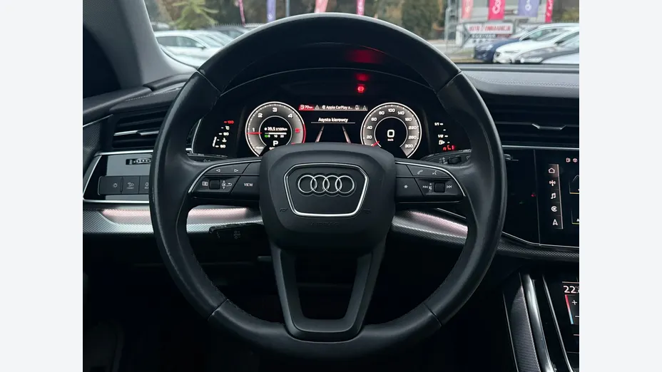 AUDI Q8 -