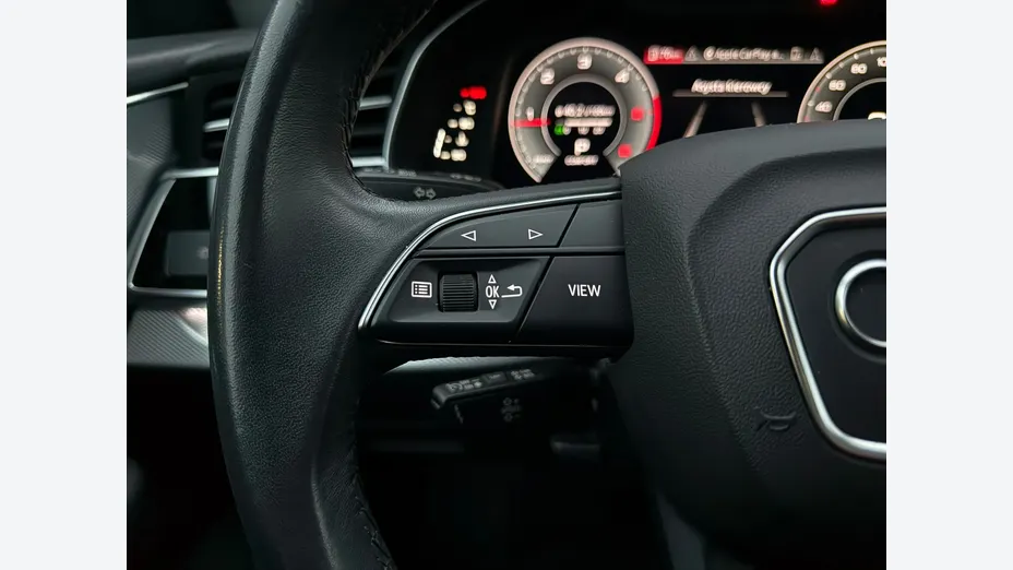 AUDI Q8 -