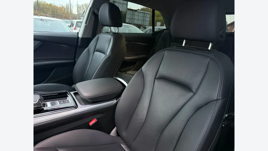 AUDI Q8 -