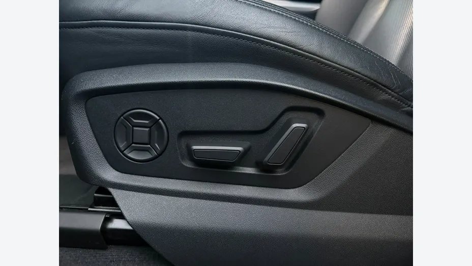 AUDI Q8 -