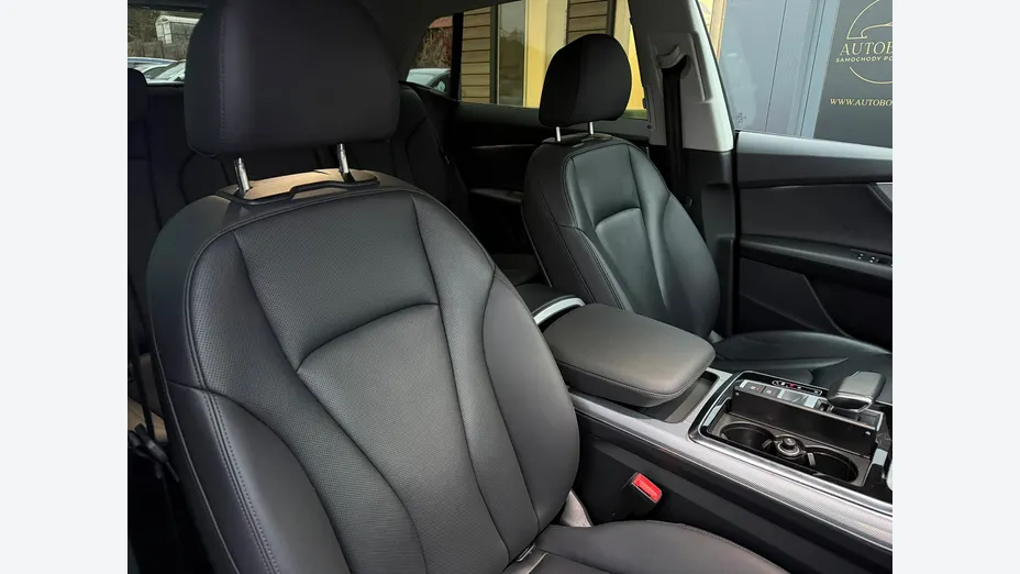 AUDI Q8 -