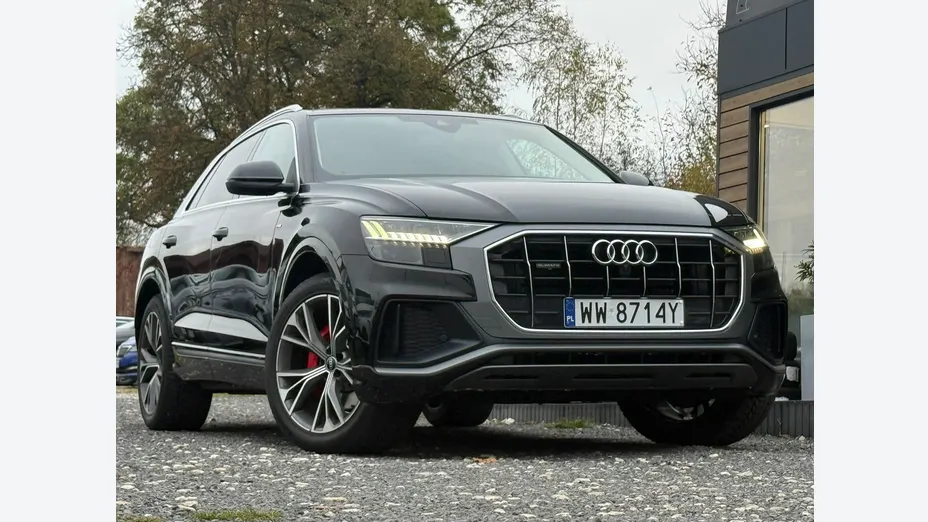 AUDI Q8 -