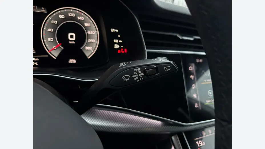 AUDI Q8 -