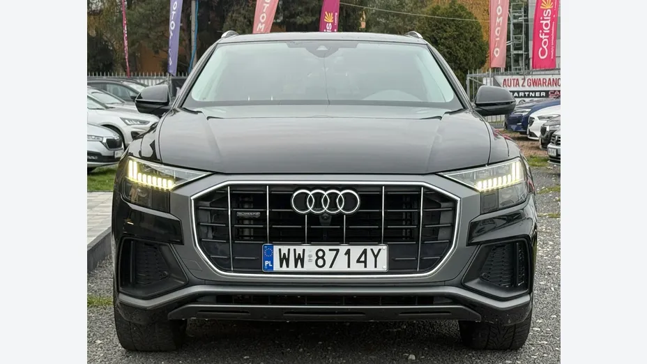 AUDI Q8 -