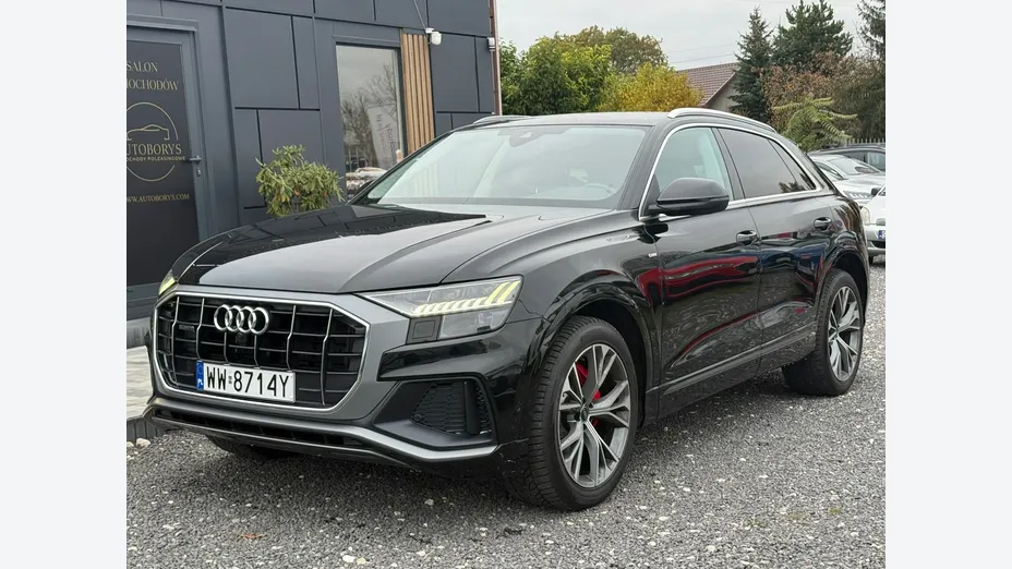 AUDI Q8 -