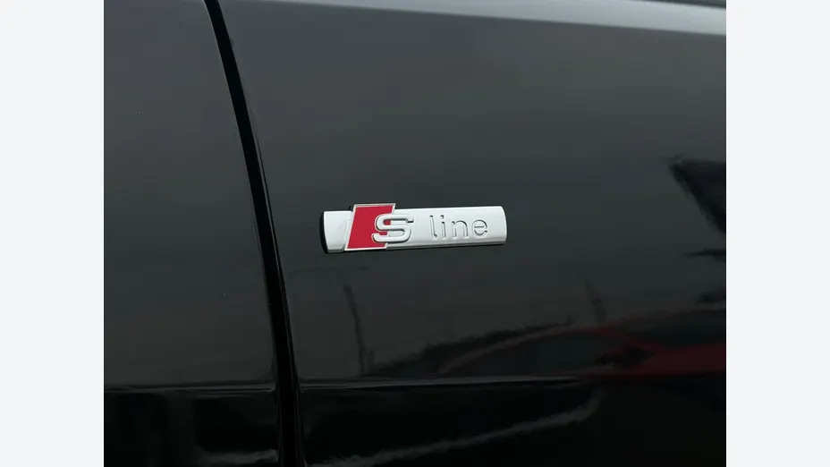 AUDI Q8 -