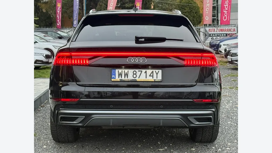 AUDI Q8 -