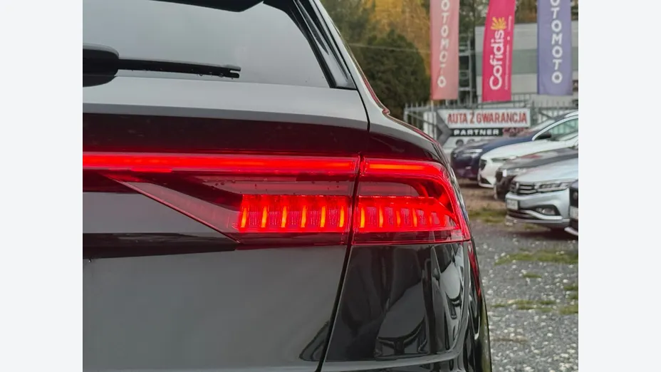 AUDI Q8 -