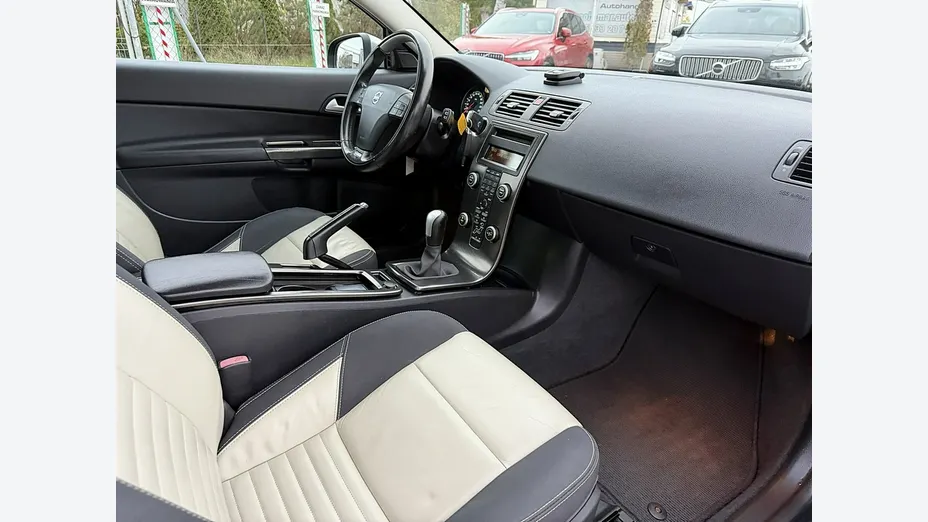 VOLVO C30 -