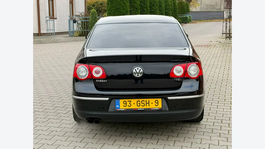 VOLKSWAGEN Passat -