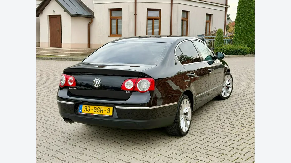 VOLKSWAGEN Passat -