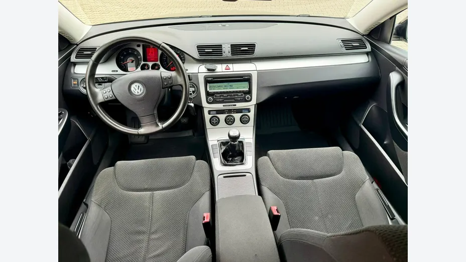 VOLKSWAGEN Passat -