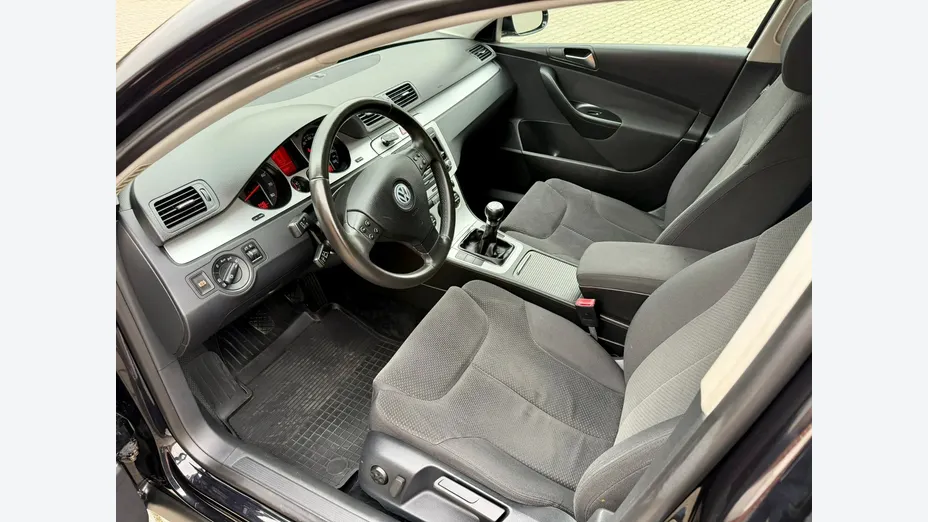 VOLKSWAGEN Passat -