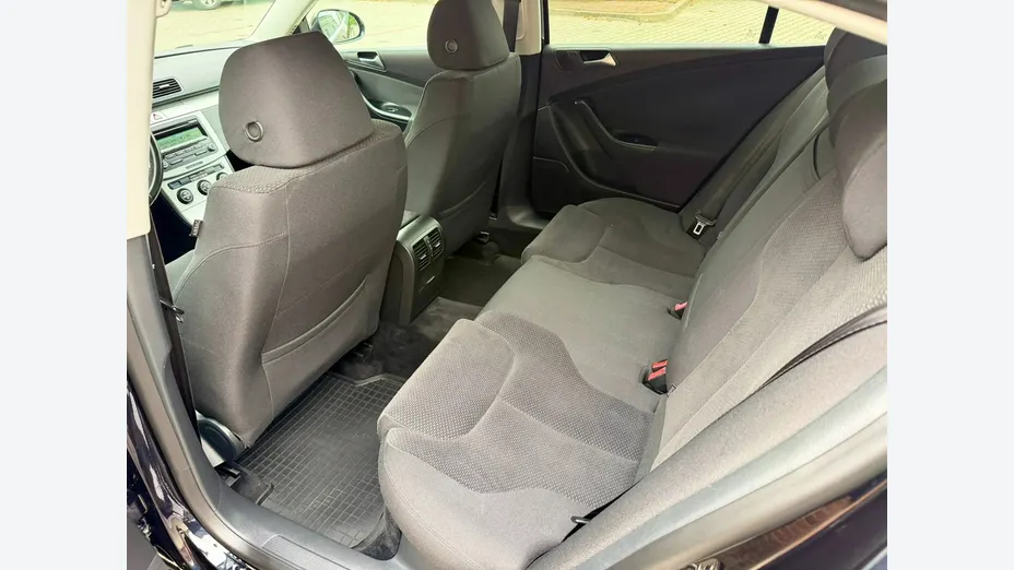 VOLKSWAGEN Passat -