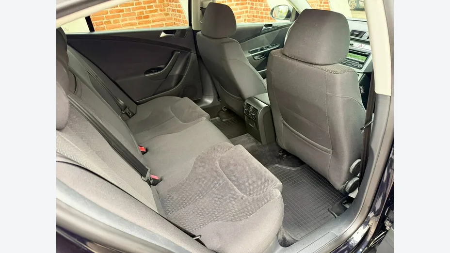 VOLKSWAGEN Passat -