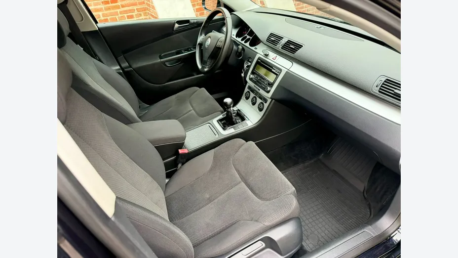 VOLKSWAGEN Passat -