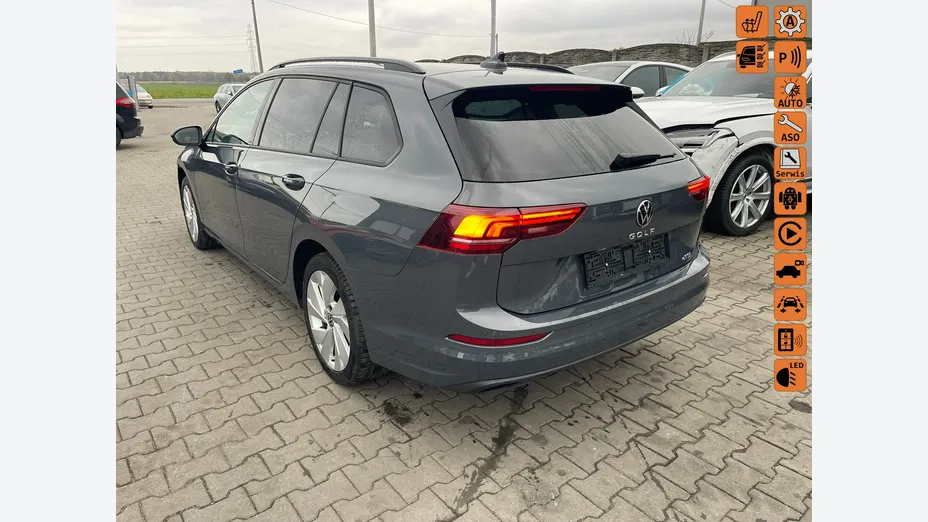 VOLKSWAGEN Golf -