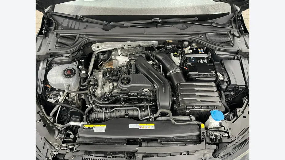 VOLKSWAGEN Golf -