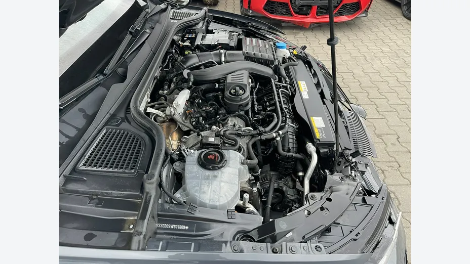 VOLKSWAGEN Golf -