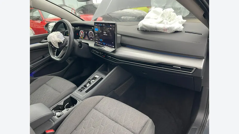 VOLKSWAGEN Golf -