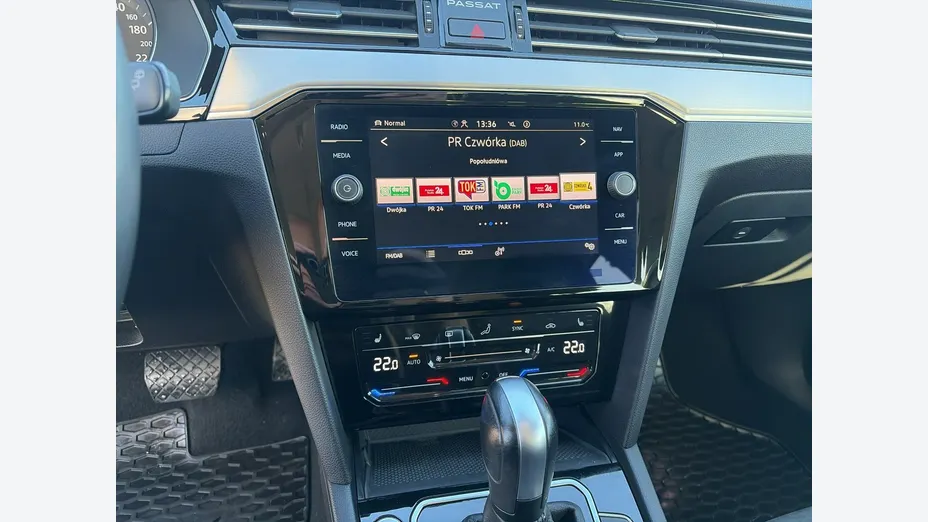 VOLKSWAGEN Passat -