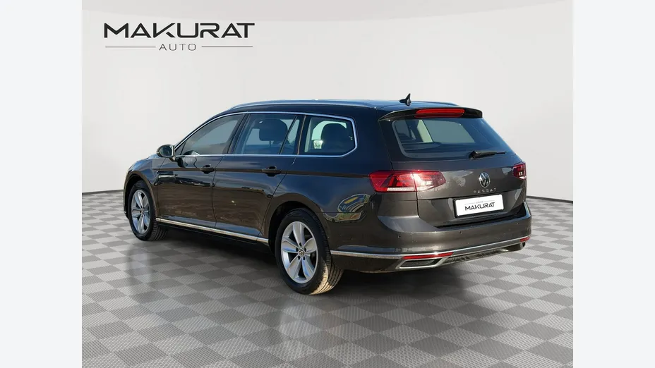 VOLKSWAGEN Passat -