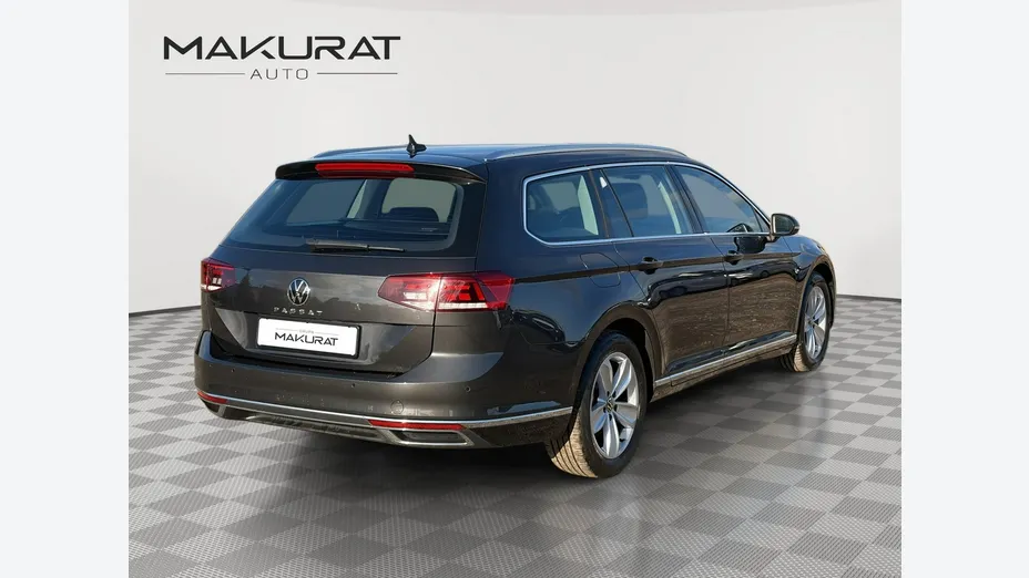 VOLKSWAGEN Passat -
