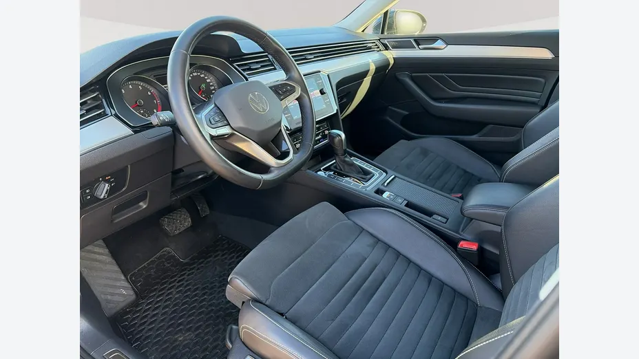 VOLKSWAGEN Passat -