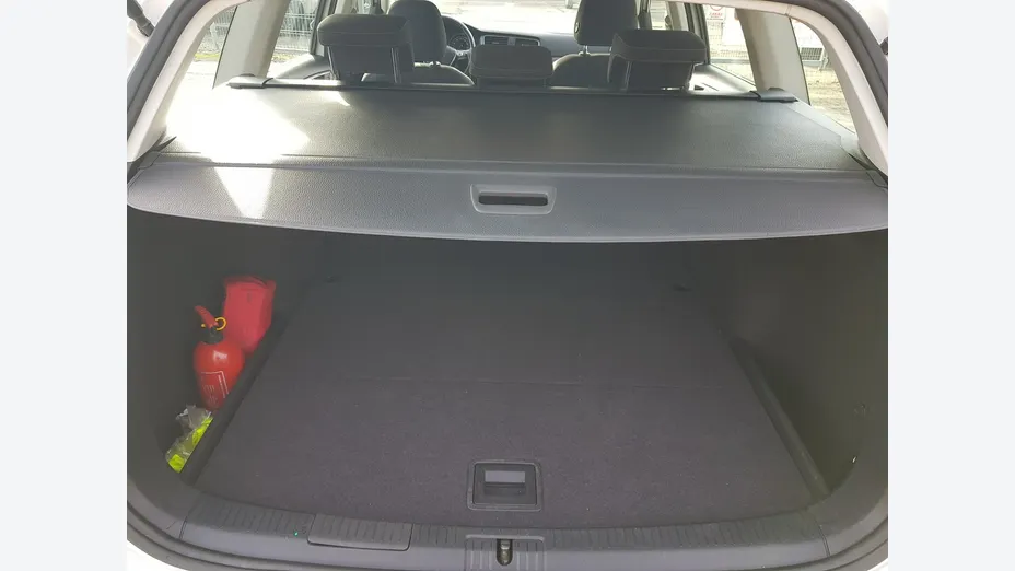 VOLKSWAGEN Golf -