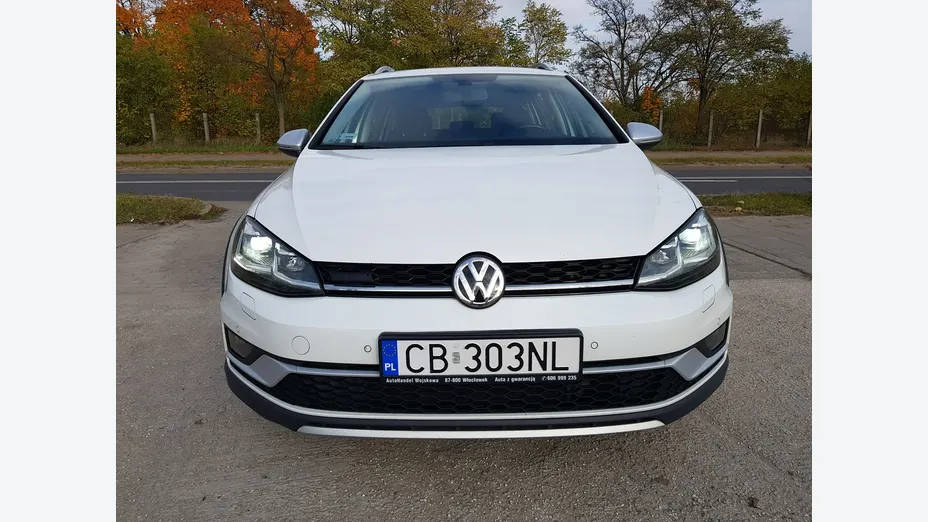 VOLKSWAGEN Golf -
