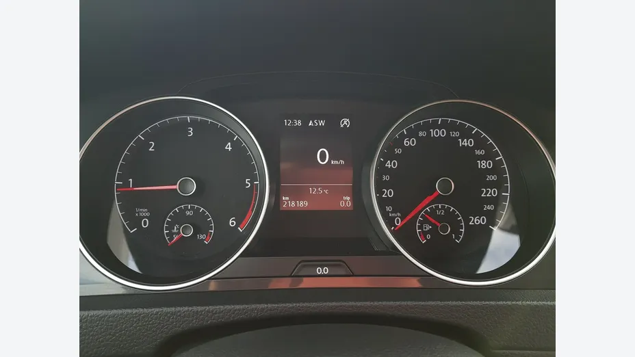 VOLKSWAGEN Golf -