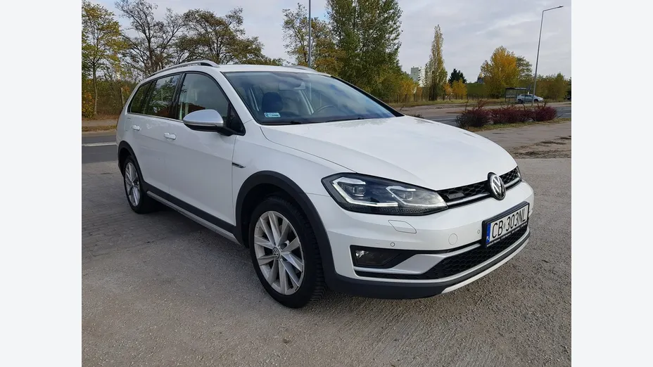 VOLKSWAGEN Golf -